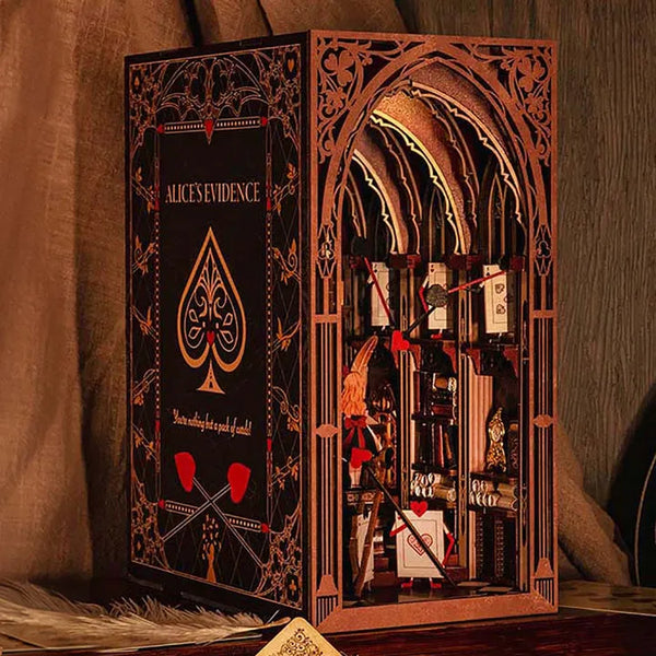 Kit de Book Nook «El libro de evidencias de Alice»