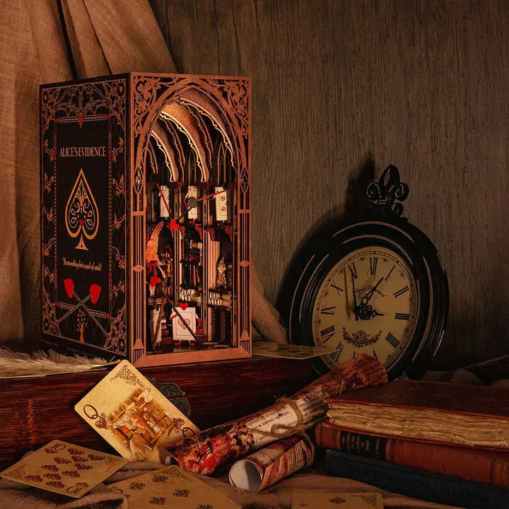 Kit de Book Nook «El libro de evidencias de Alice»