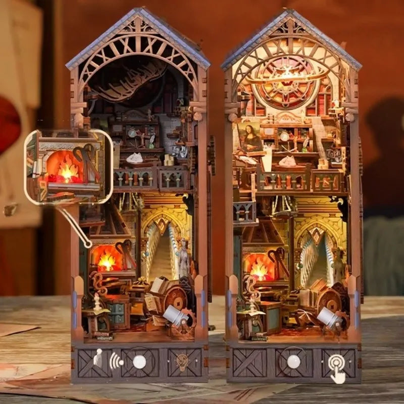 Leonardo Da Vinci book nook kit – detail view 3