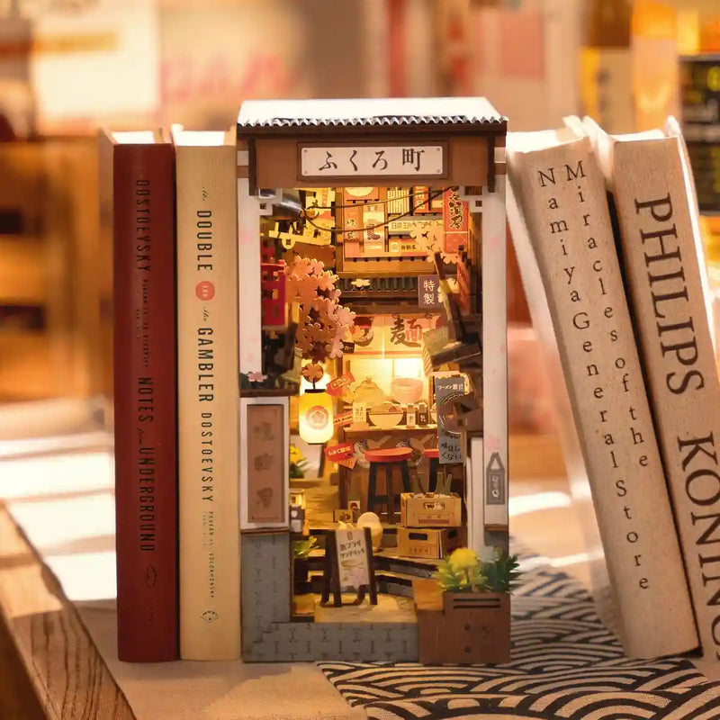 Kit de Book Nook Sakura Wine Alley