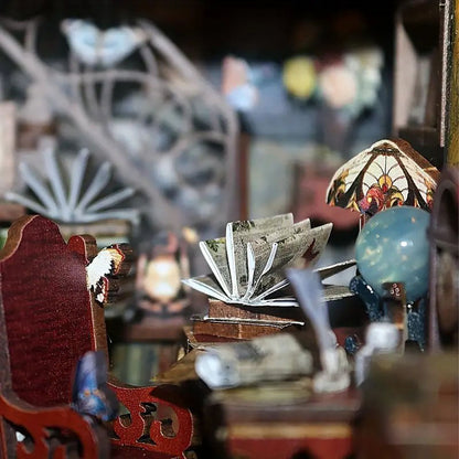 Book Nook - Sala de Colección de Mariposas