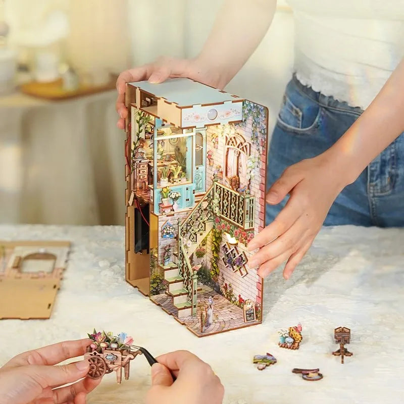 Book Nook - Floristería