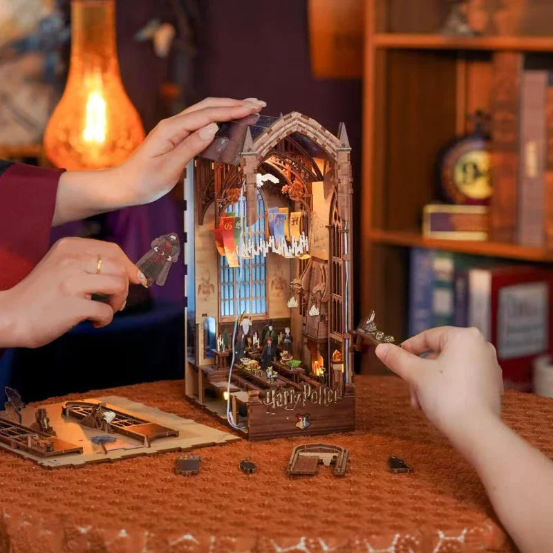 Kit de Book Nook del Gran Comedor de Hogwarts de Harry Potter