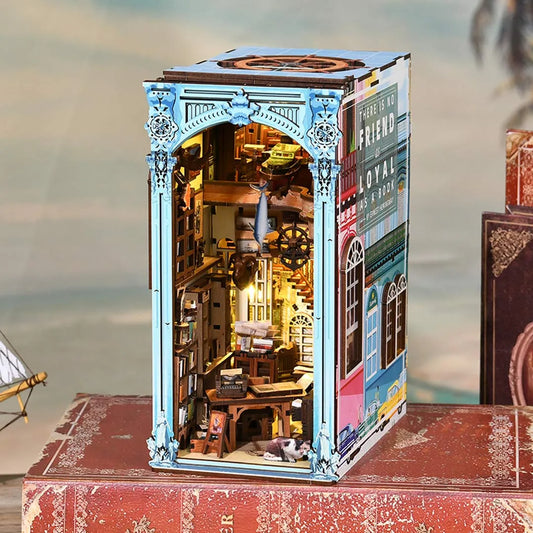 Book Nook - Casa Hemingway