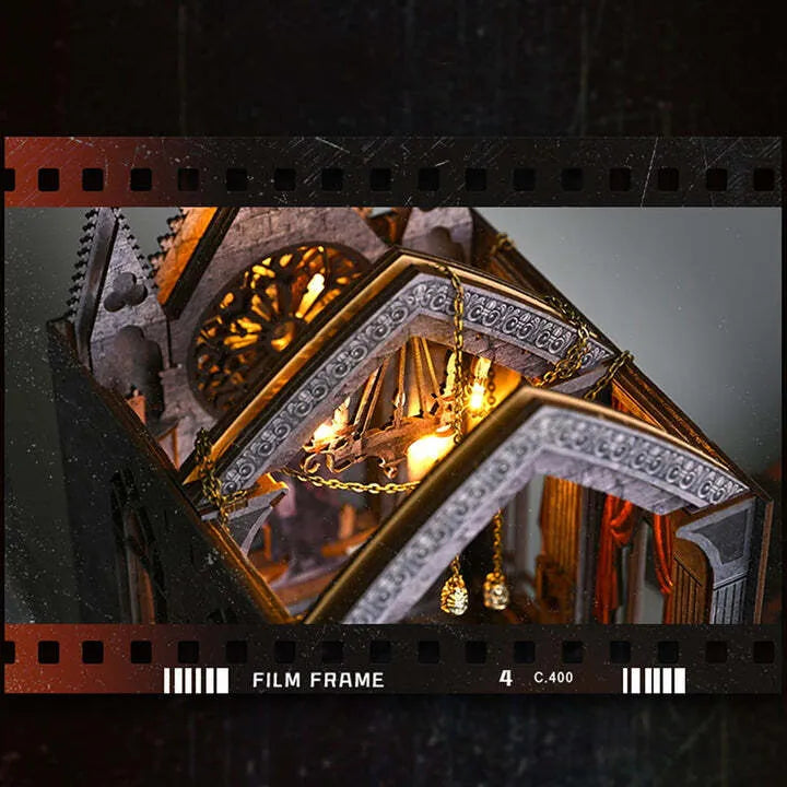 Book Nook - Oración Silenciosa Nocturna