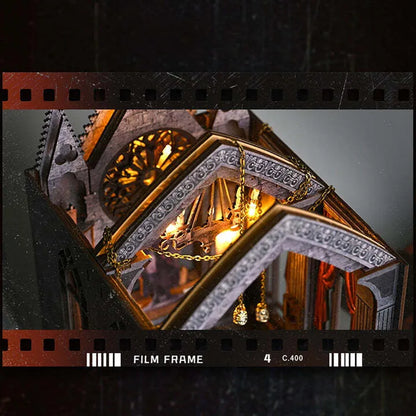 Book Nook - Oración Silenciosa Nocturna