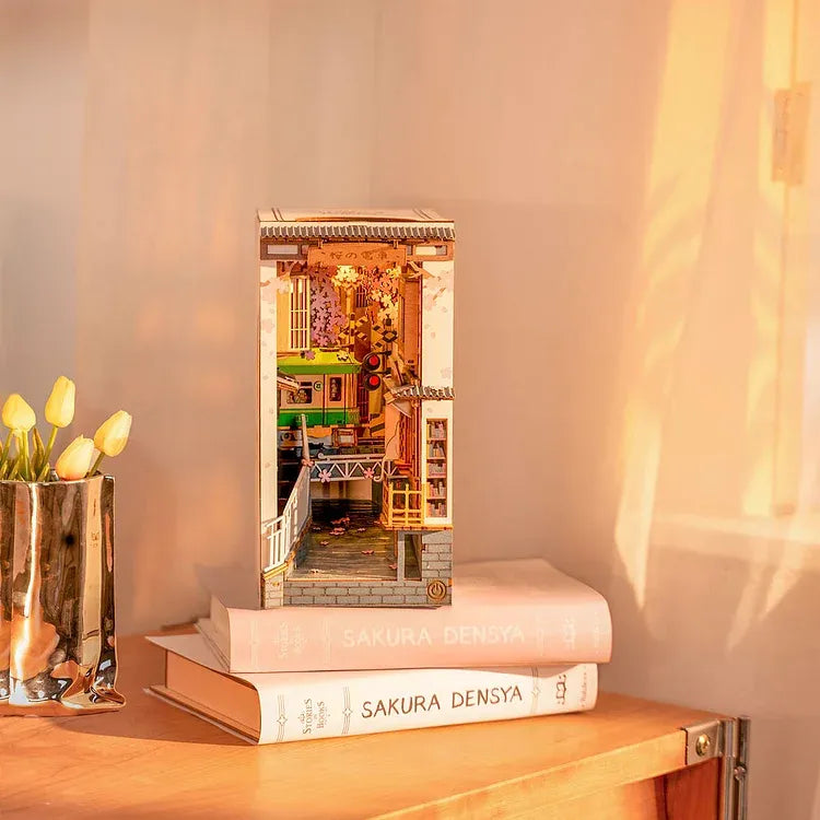 Kit de Book Nook Sakura Densya