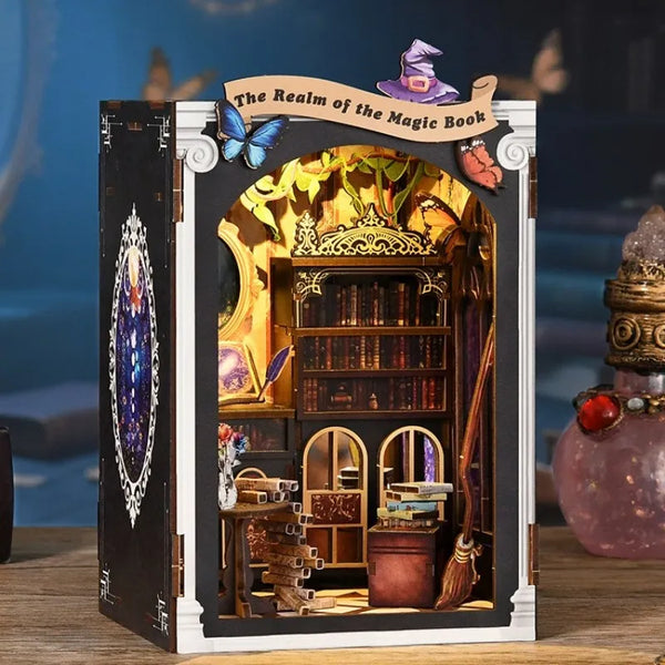 Kit de Book Nook «El reino del libro mágico»